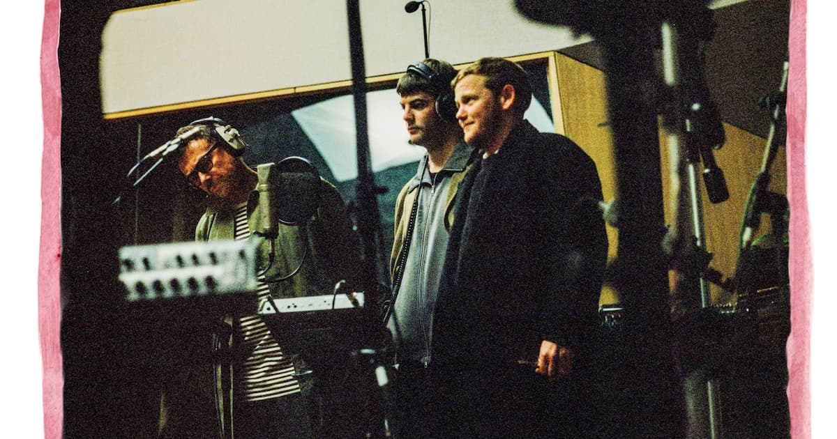 War Child lanceert Help(2): analyse van muziekindustrie en liefdadigheid